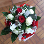 Bouquet de roses rouges et blanches