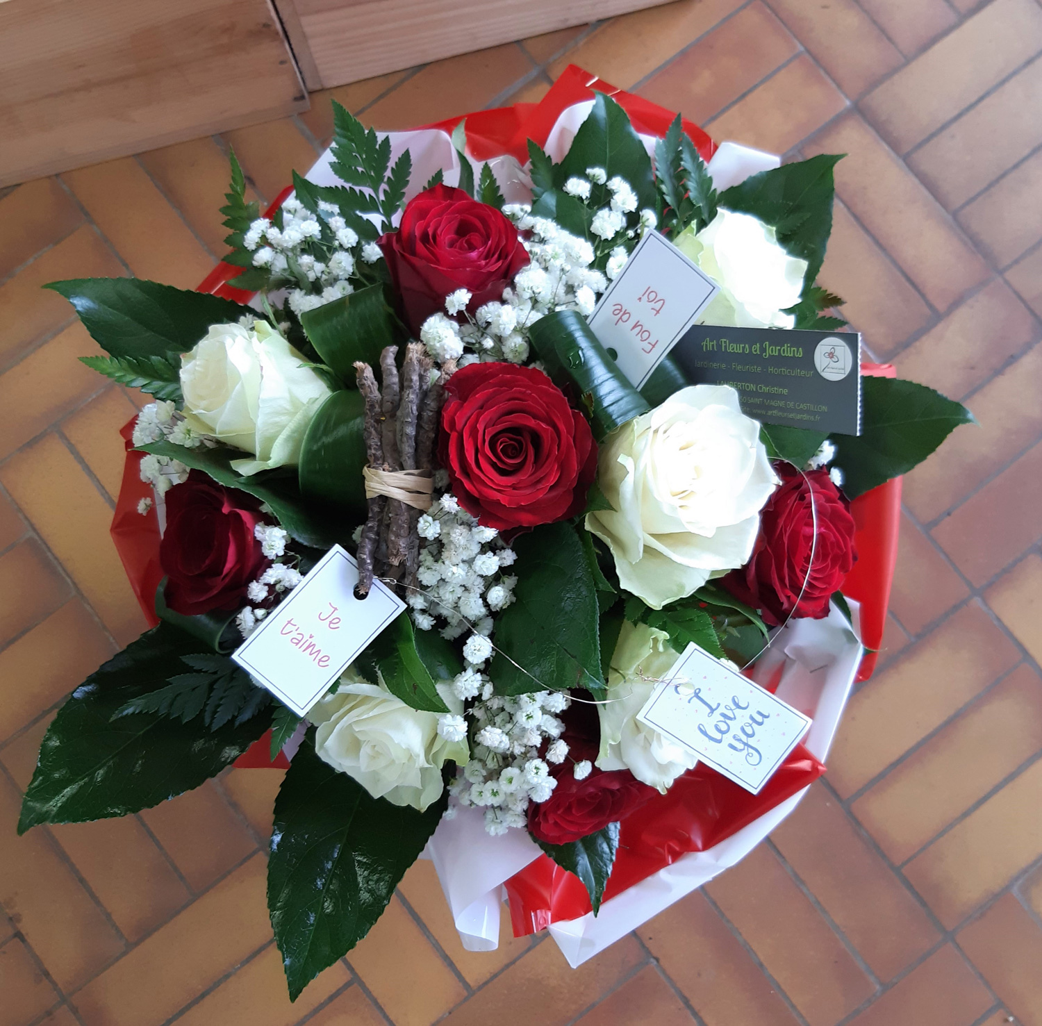 Bouquet de roses rouges et blanches