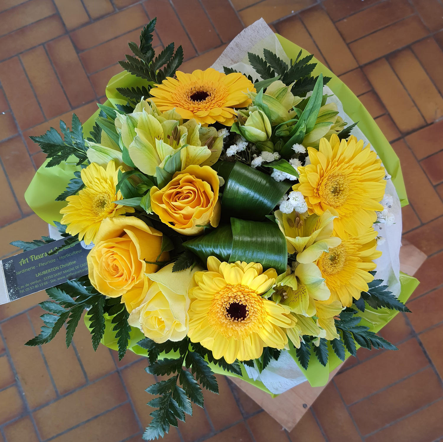 Bouquet bulle dans les tons jaune - Fleur de saison - Art Fleurs et Jardins