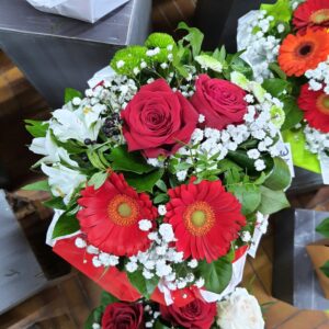 Bouquet varié tons rouge et blanc